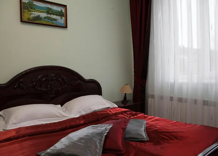 Ялинка Готель Vyshkiv