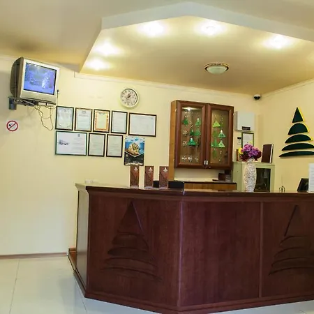 Ялинка Готель