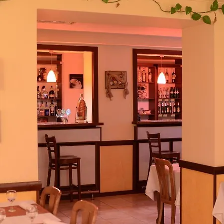 Ялинка Готель Отель 3*