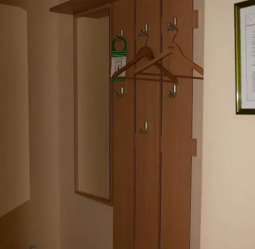 Ялинка Готель Hotel Vyshkiv