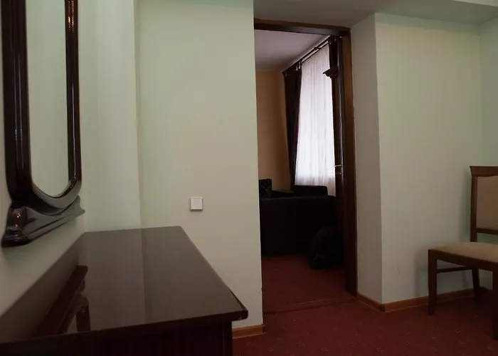 Ялинка Готель Hotel Vyshkiv