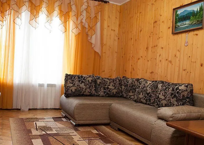 Ялинка Готель Hotel Vyshkiv